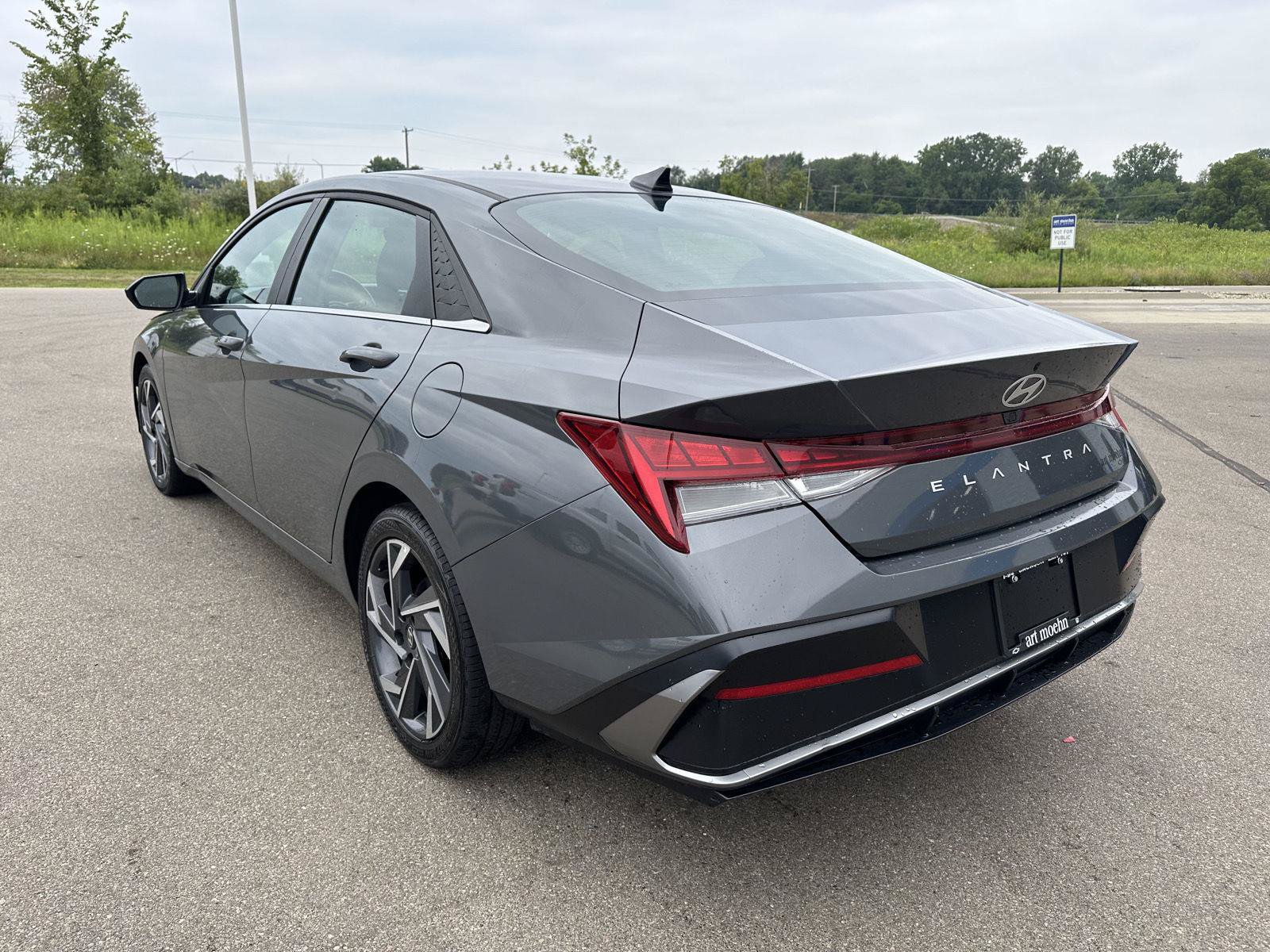 Used 2025 Hyundai Elantra SEL FWD image 5