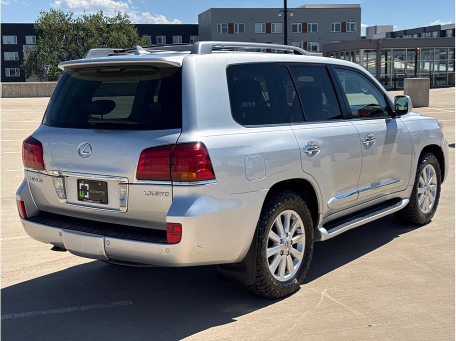 Used 2009 Lexus LX 570 4WD w/ Preferred Accessory Pkg image 8