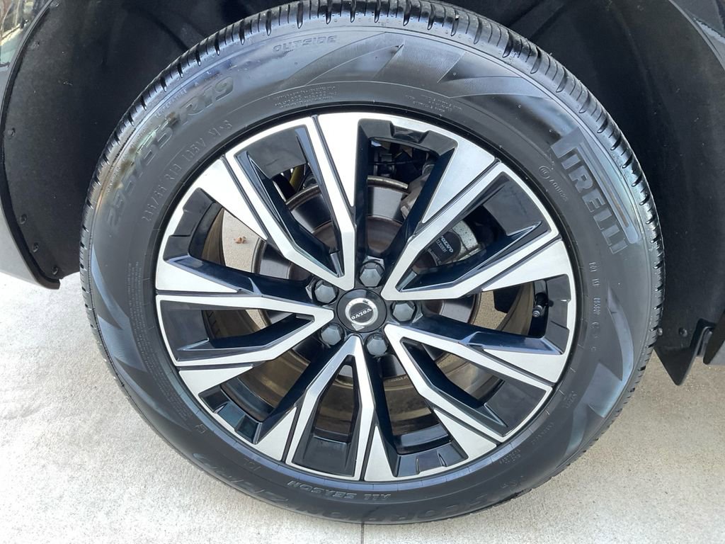 Certified 2023 Volvo XC60 B5 Core w/ Climate Package image 16