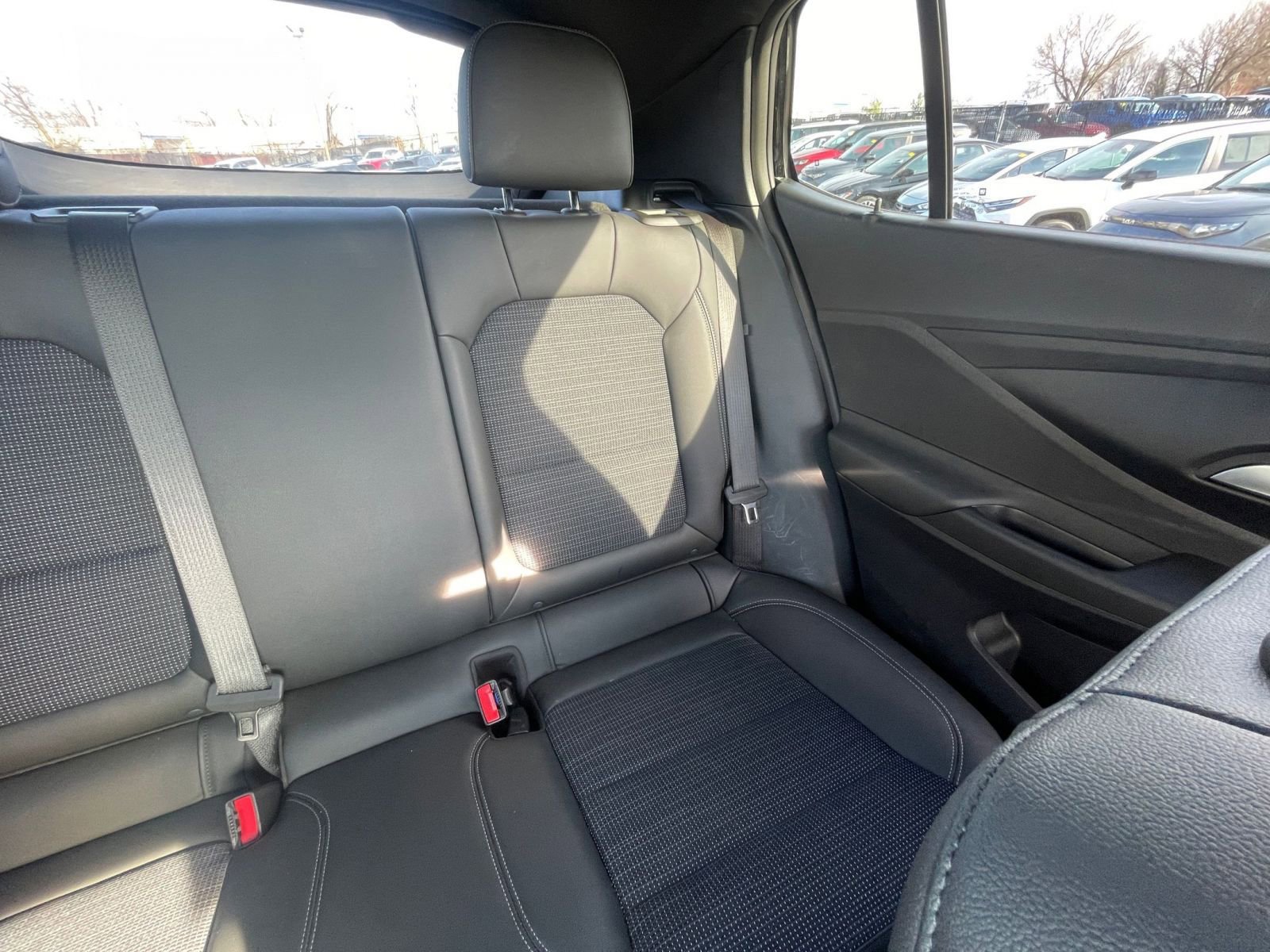 Used 2025 Buick Envista Preferred image 36