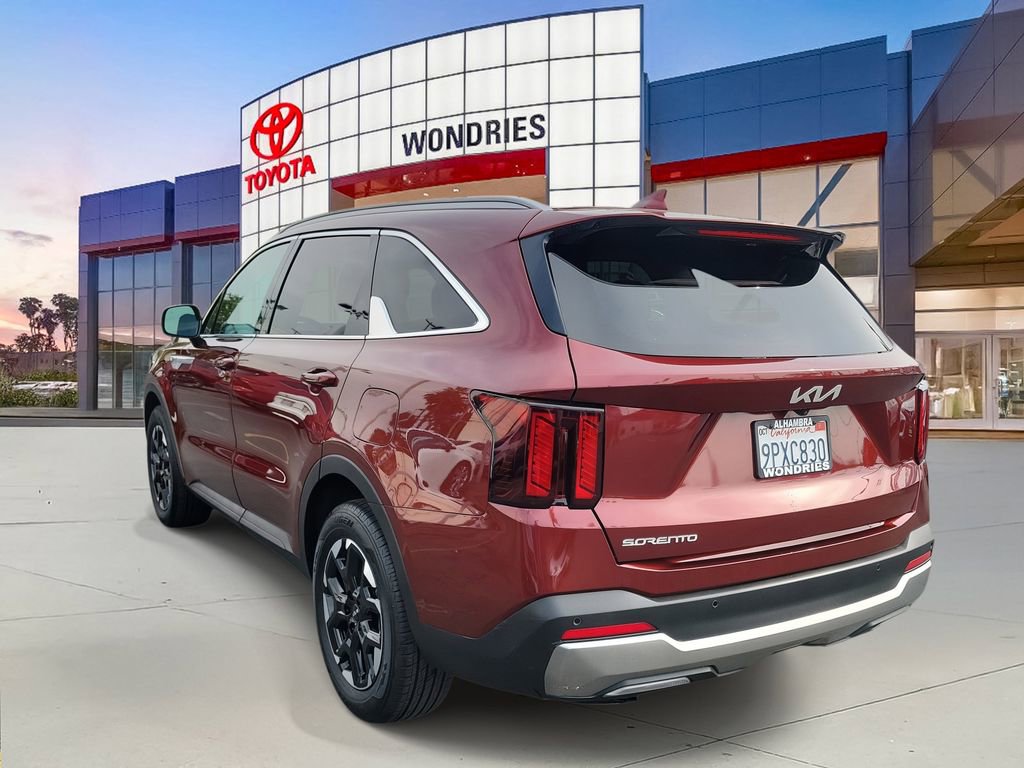 Used 2025 Kia Sorento S image 3
