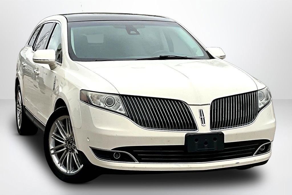 Used 2013 Lincoln MKT AWD image 3