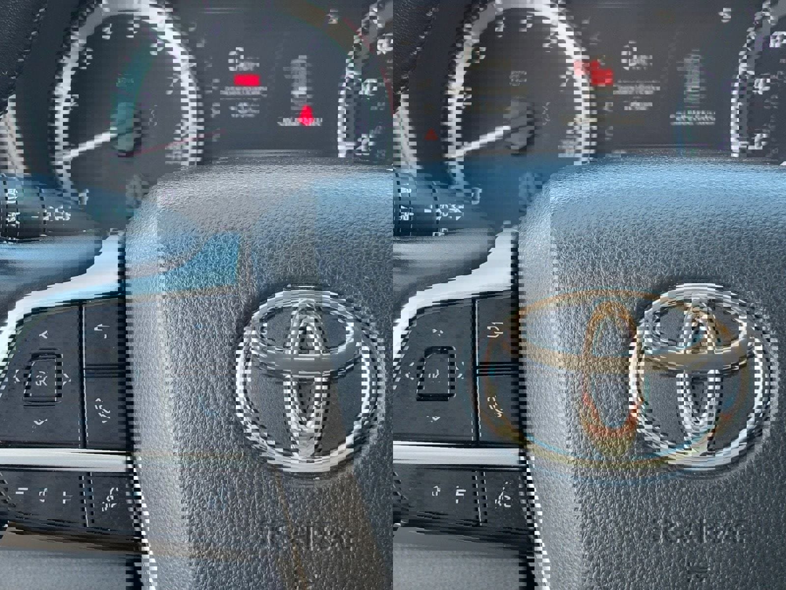 Used 2023 Toyota Highlander LE image 19