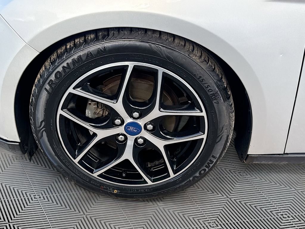 Used 2017 Ford Focus SEL image 32