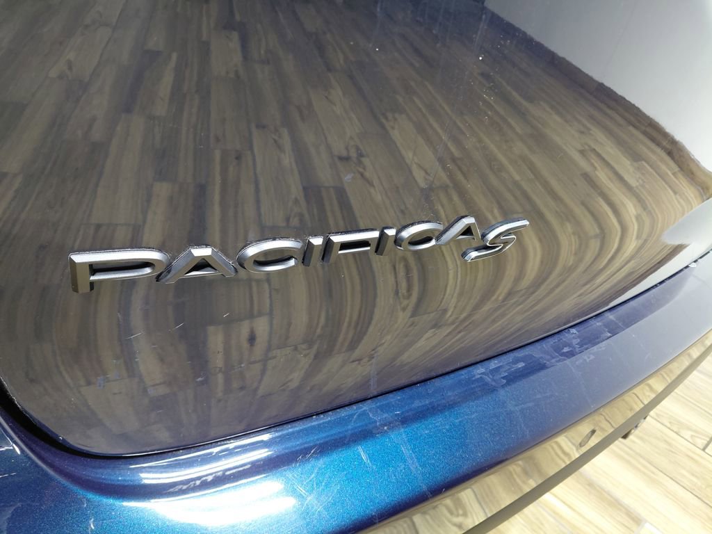 Used 2025 Chrysler Pacifica Limited w/ Trailer Tow Group AWD/4WD image 32