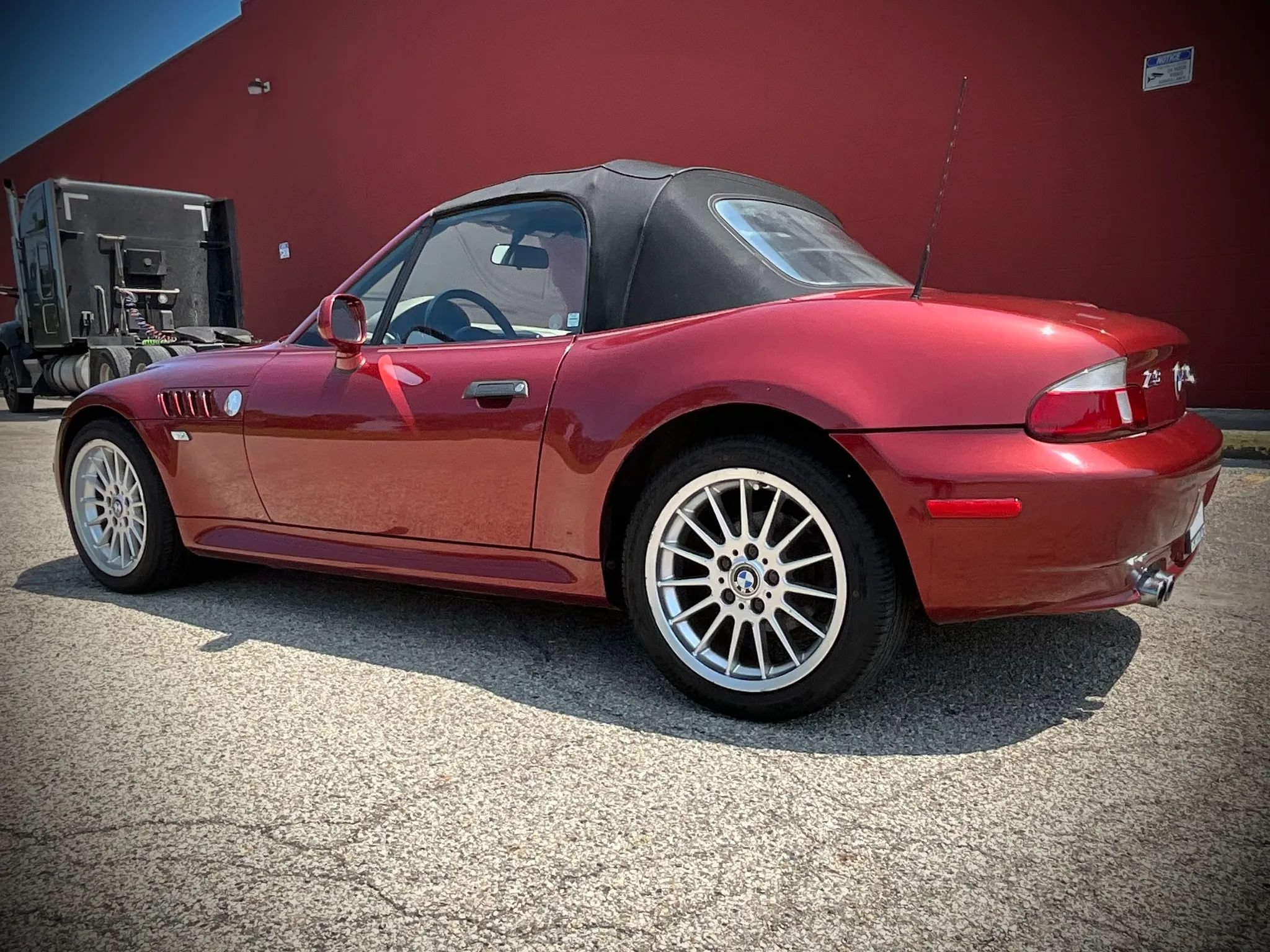 Used 2001 BMW Z3 3.0i RWD image 3