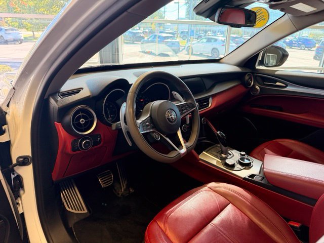 Used 2018 Alfa Romeo Stelvio Sport w/ Quick Order Package 22J Sport AWD/4WD image 14