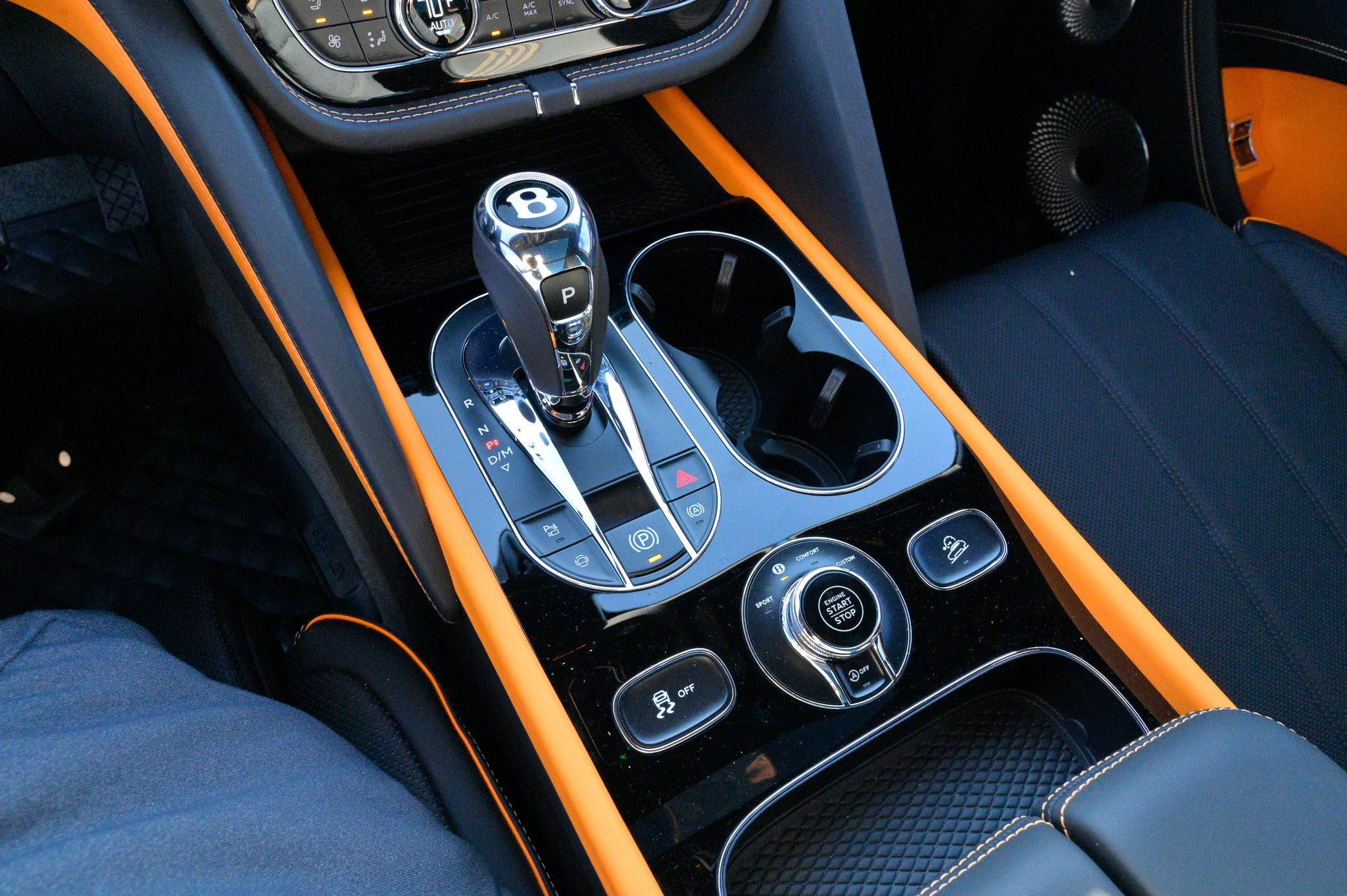 Used 2025 Bentley Bentayga image 30