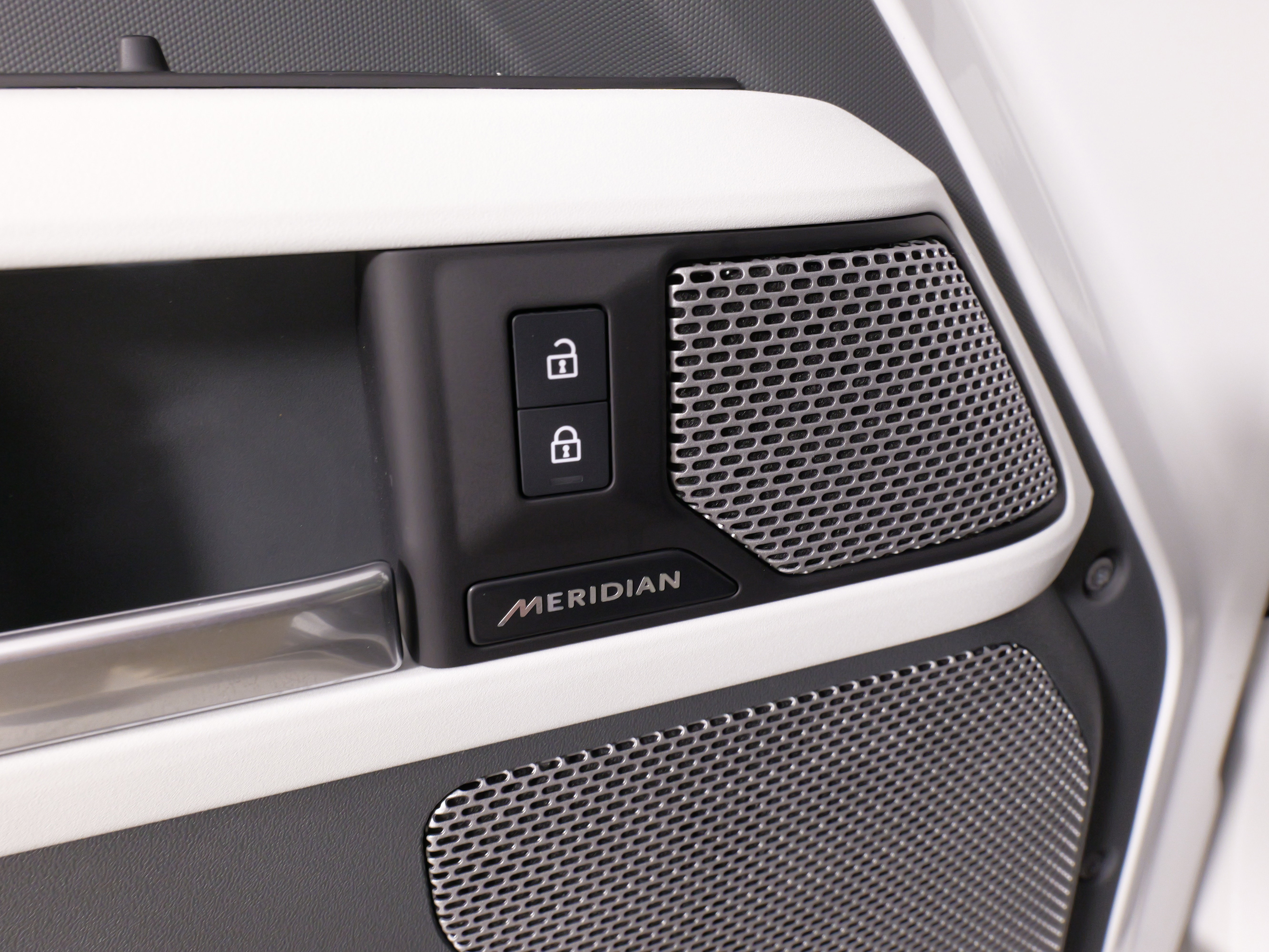 Used 2023 Land Rover Defender 130 S image 26