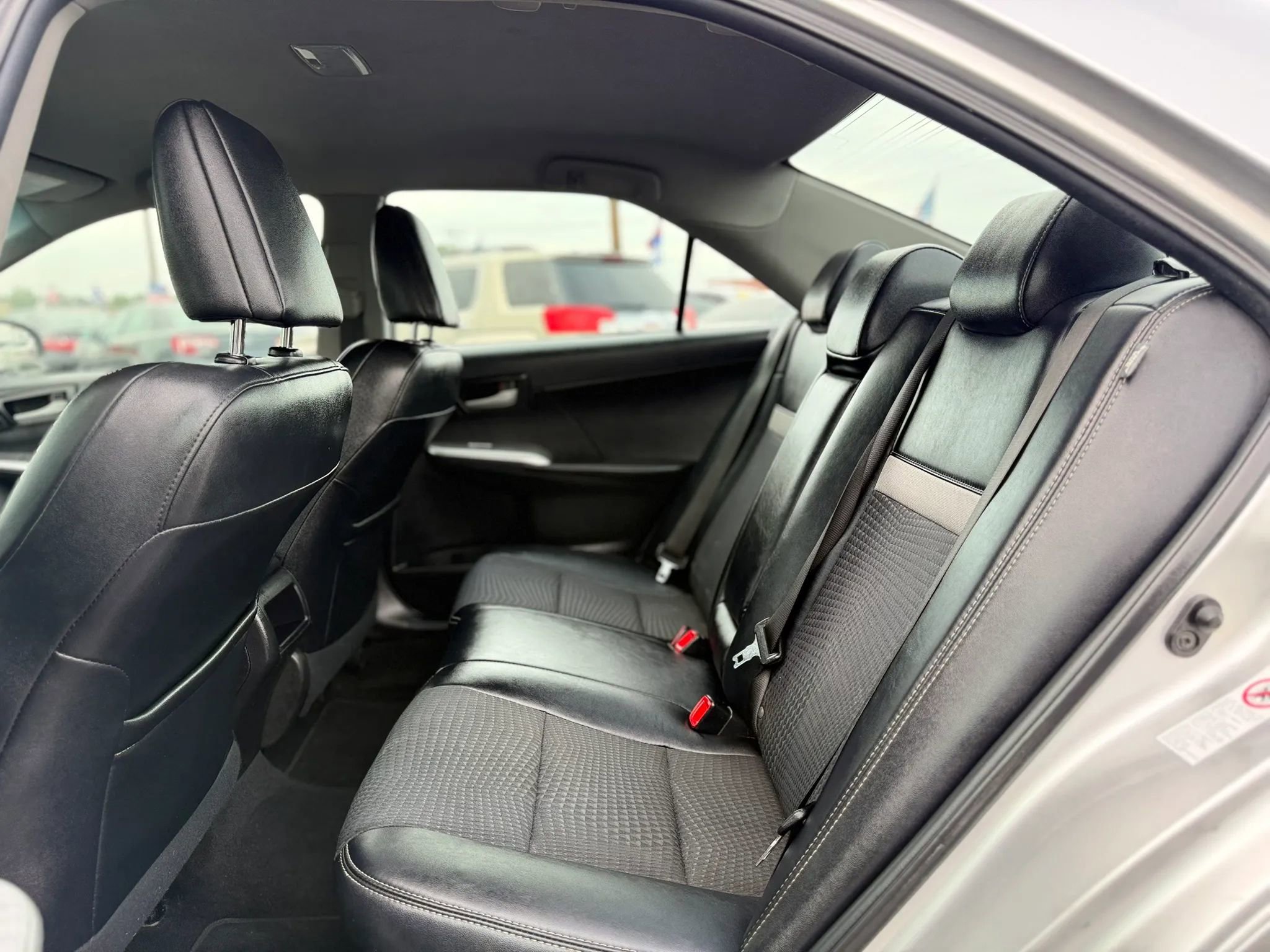 Used 2014 Toyota Camry SE FWD image 23