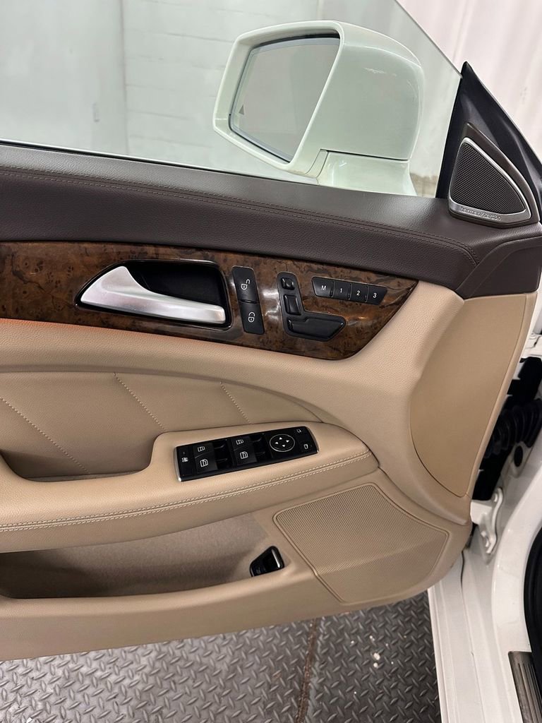Used 2012 Mercedes-Benz CLS 550 4MATIC image 6