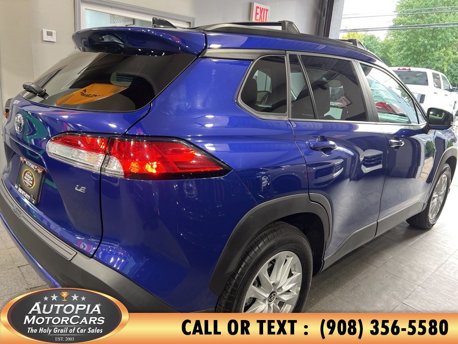 Used 2025 Toyota Corolla Cross LE w/ Moonroof Package FWD image 46