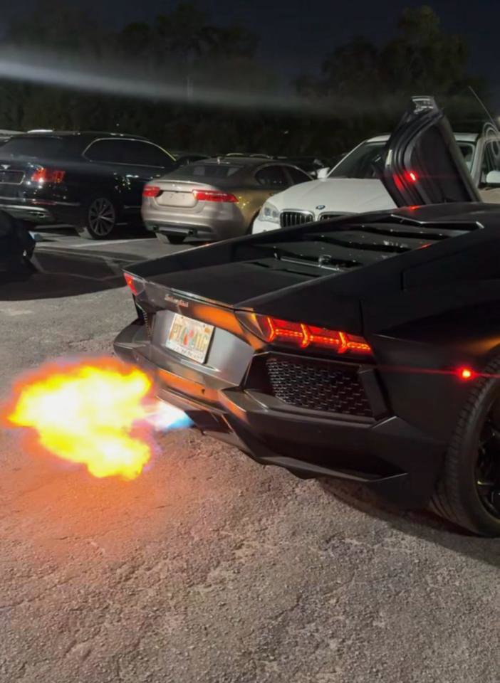 Used 2012 Lamborghini Aventador LP 700-4 image 3