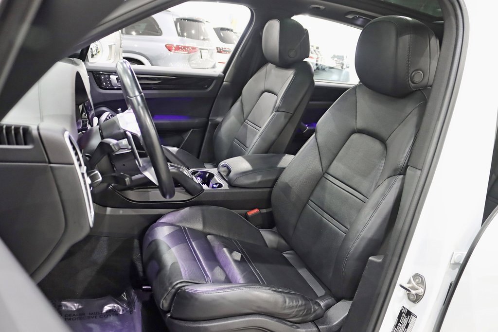Used 2022 Porsche Cayenne Platinum Edition image 28