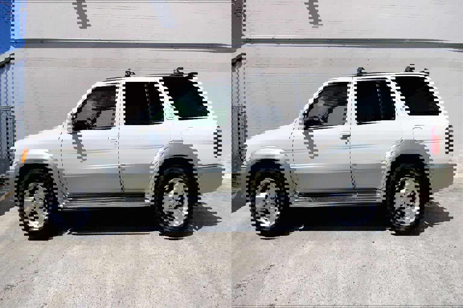 Used 2001 INFINITI QX4 2WD image 4