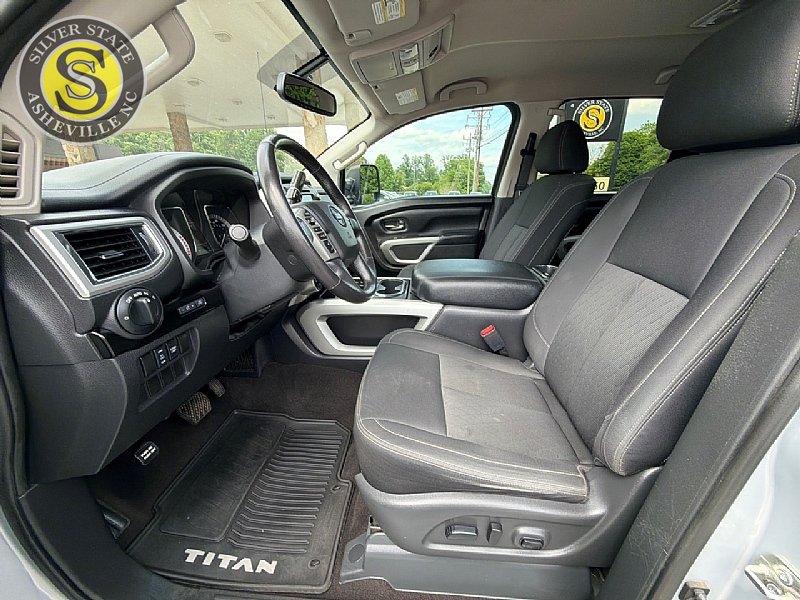 Used 2019 Nissan Titan SV w/ SV Convenience Package AWD/4WD image 11