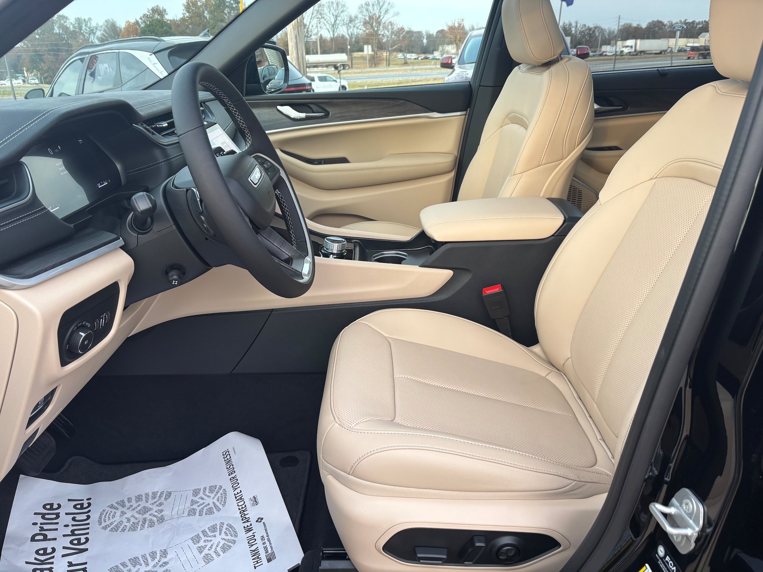 New 2025 Jeep Grand Cherokee L Limited w/ Luxury Tech Group II AWD/4WD image 7