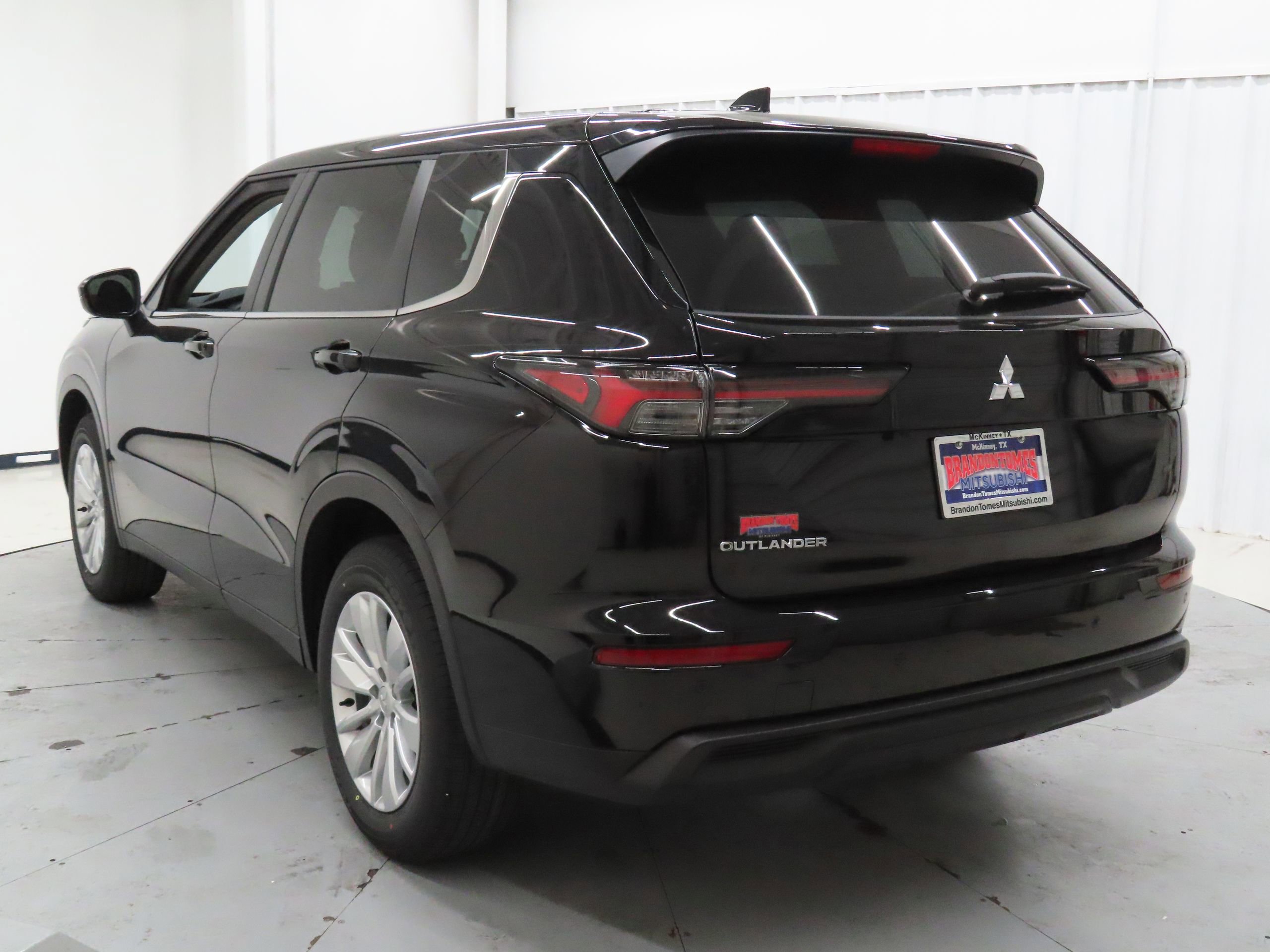 New 2026 Mitsubishi Outlander ES image 5