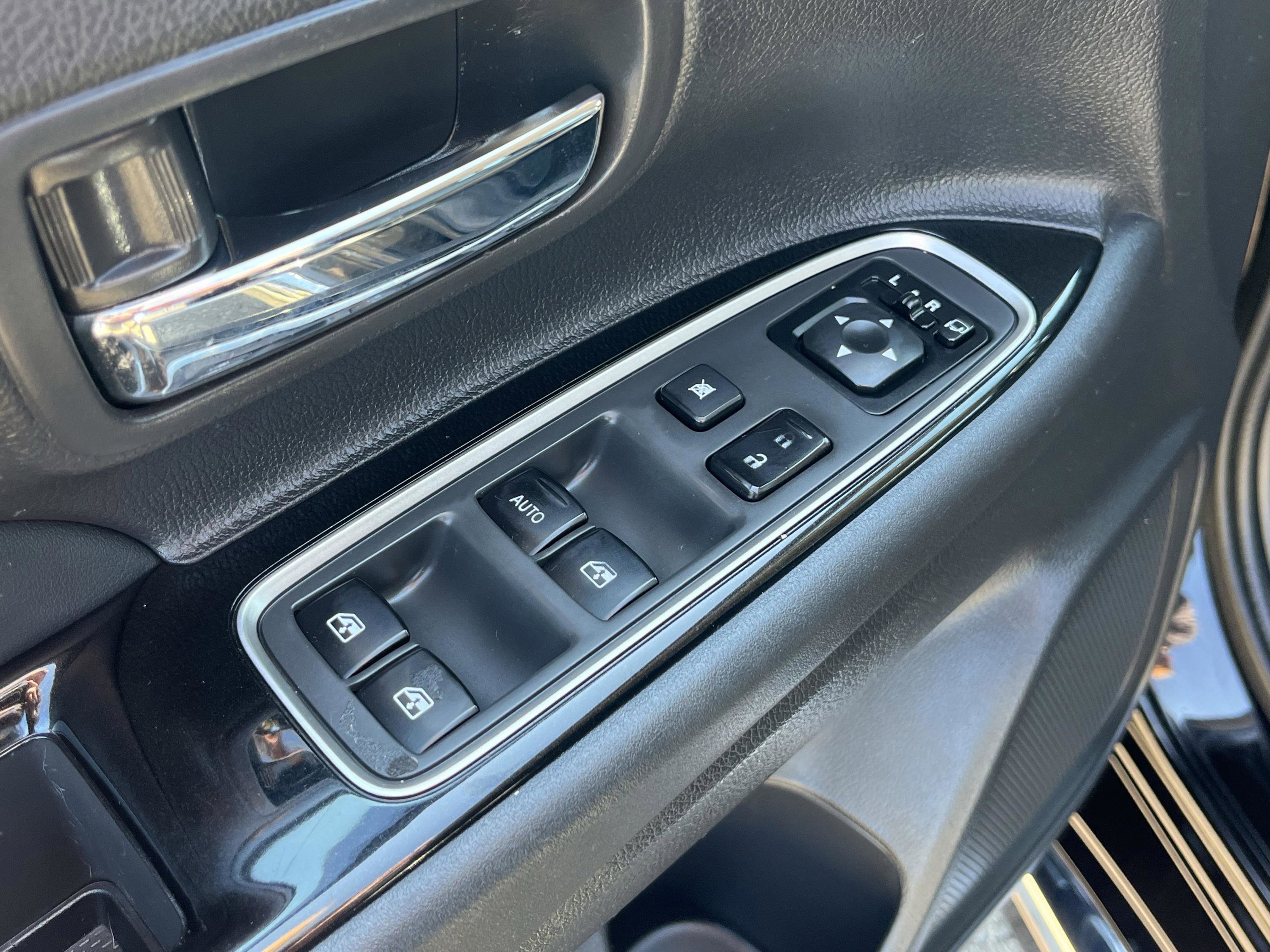 Used 2018 Mitsubishi Outlander SEL image 13