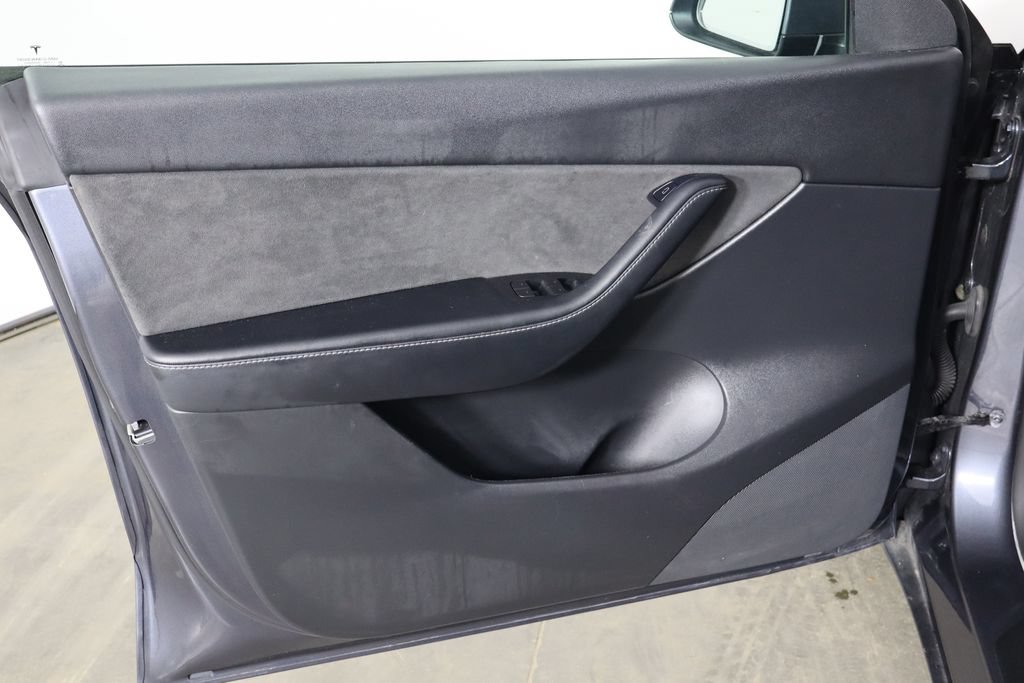 Used 2022 Tesla Model Y Long Range AWD/4WD image 17
