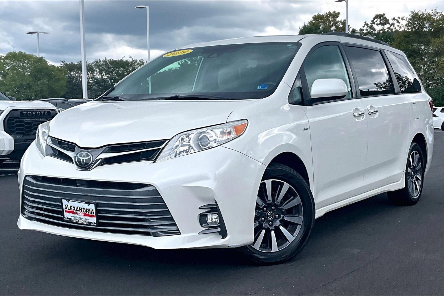 Used 2019 Toyota Sienna XLE w/ XLE Navigation Package
