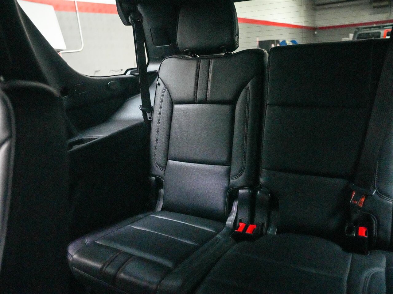 Used 2022 Chevrolet Tahoe RST w/ Luxury Package AWD/4WD image 41