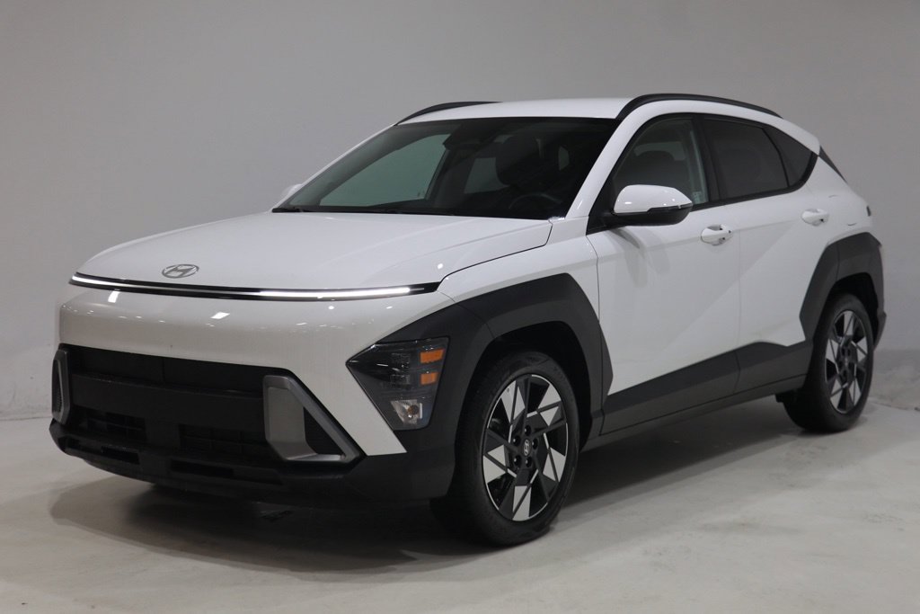 Used 2025 Hyundai Kona SEL FWD image 3