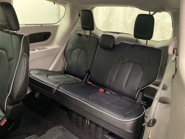 Used 2024 Chrysler Pacifica Limited image 23