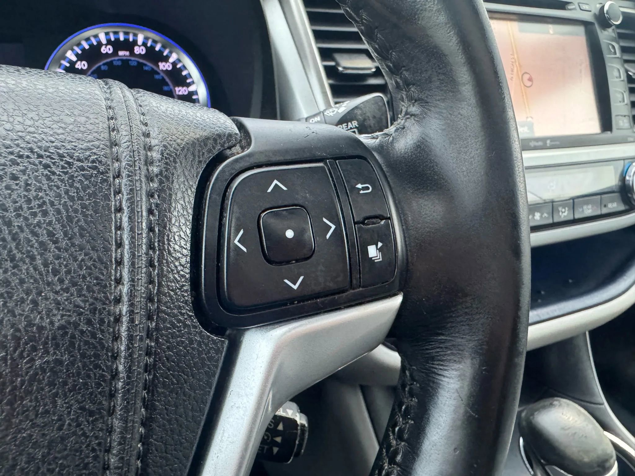 Used 2014 Toyota Highlander Limited w/ Preferred Accessory Package image 21