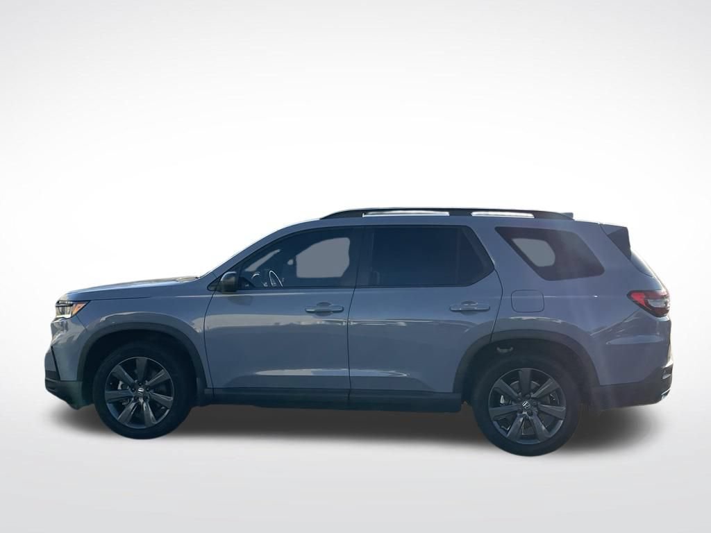 Used 2025 Honda Pilot Sport image 2