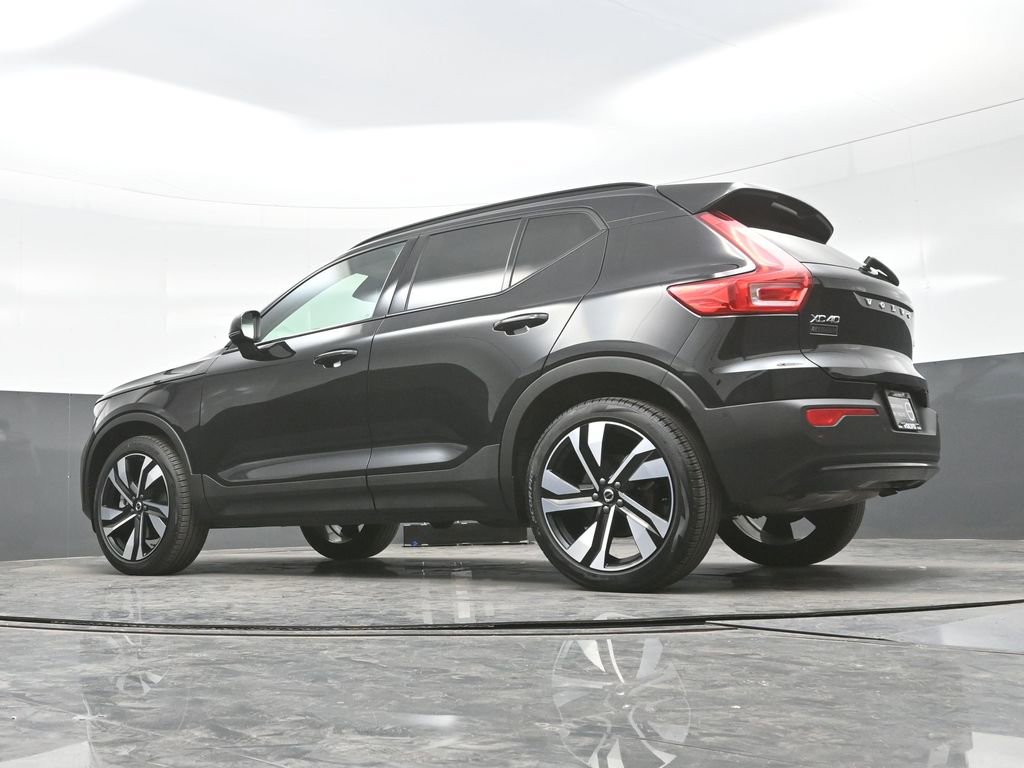Used 2025 Volvo XC40 B5 Ultra image 29