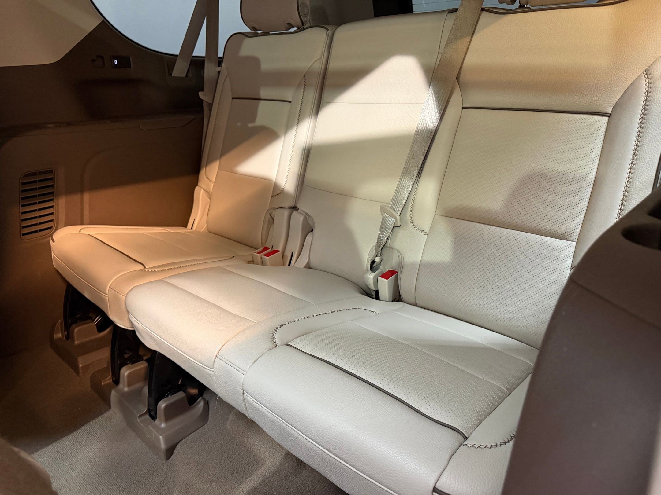 Used 2023 GMC Yukon XL Denali image 41