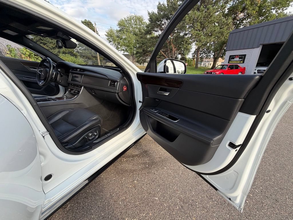 Used 2018 Jaguar XF S AWD/4WD image 27