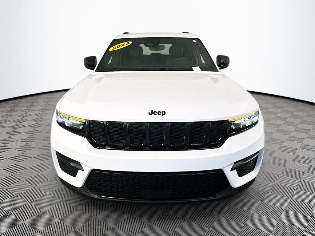 Certified 2023 Jeep Grand Cherokee Altitude AWD/4WD image 4