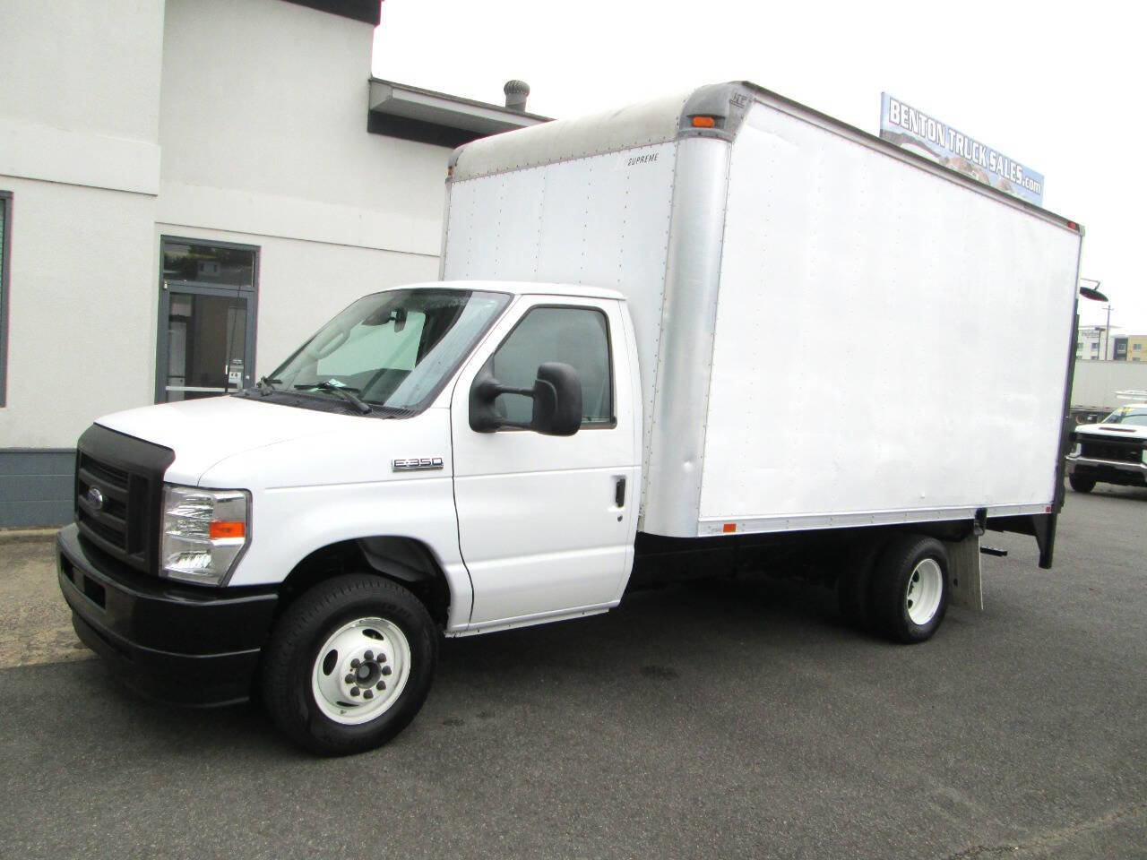 Used 2024 Ford E-350 and Econoline 350 Super Duty w/ Driver's Safety Package image 2