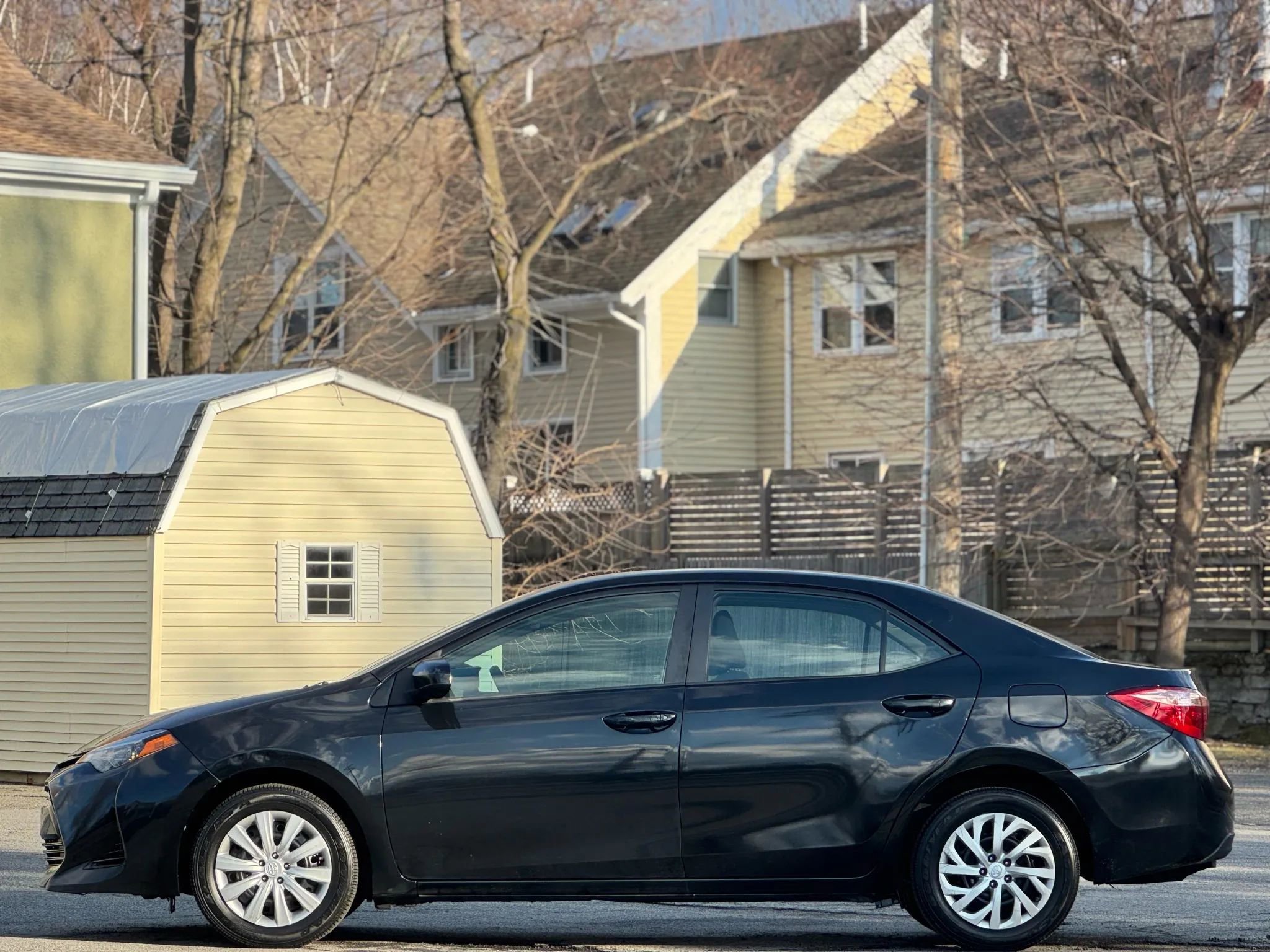 Used 2018 Toyota Corolla LE image 4