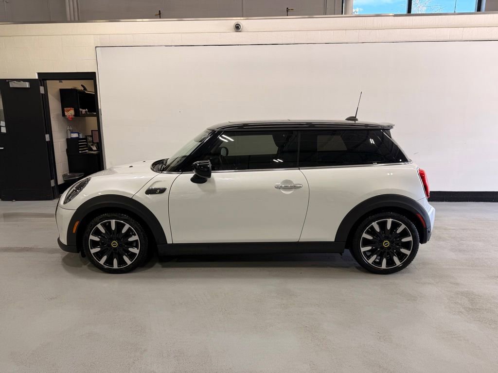Used 2024 MINI Cooper SE w/ Signature Upholstery Package FWD image 2
