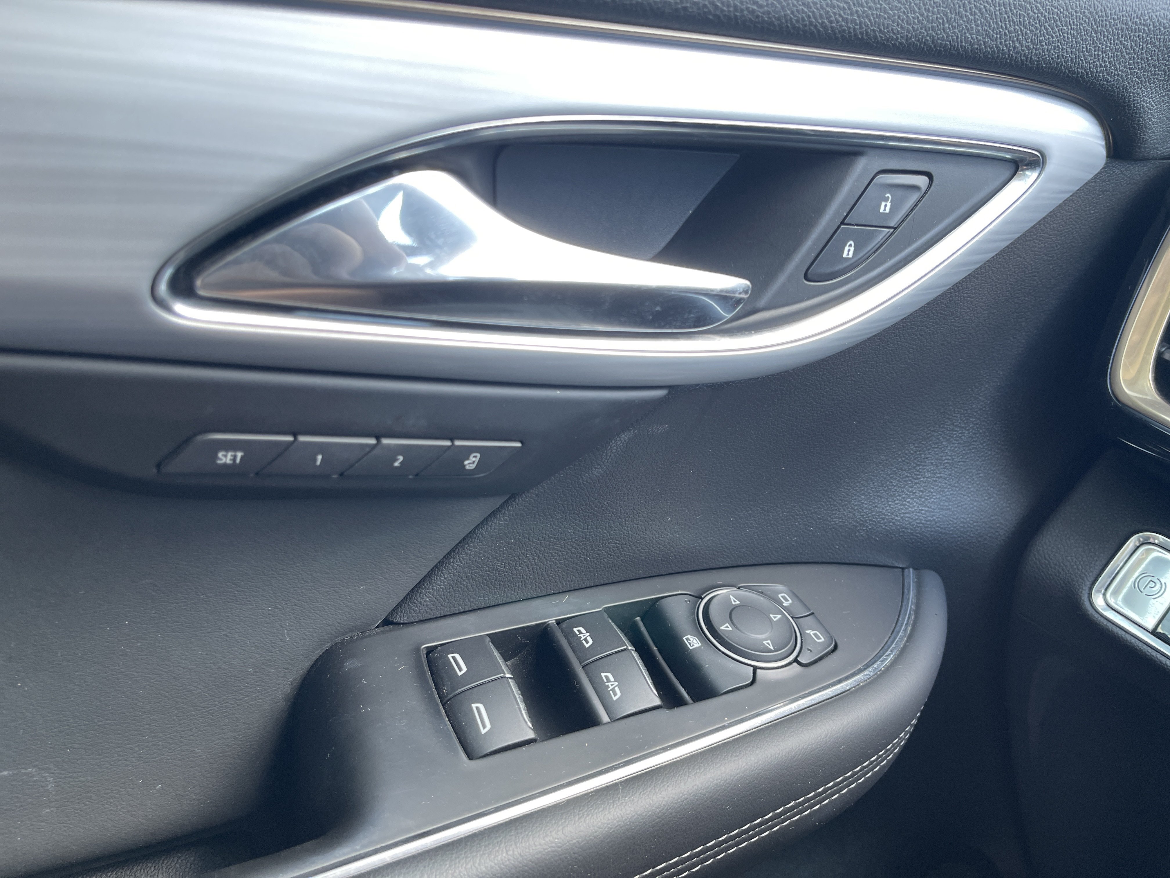 Used 2024 Buick Envision Avenir AWD/4WD image 23