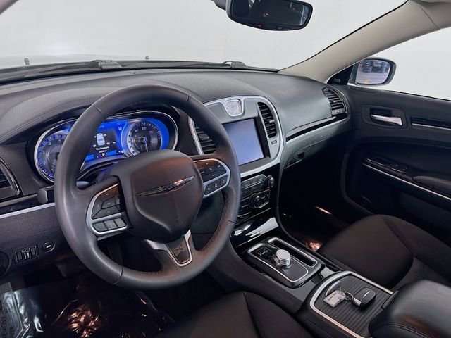 Used 2023 Chrysler 300 Touring w/ Safetytec Plus Group image 11