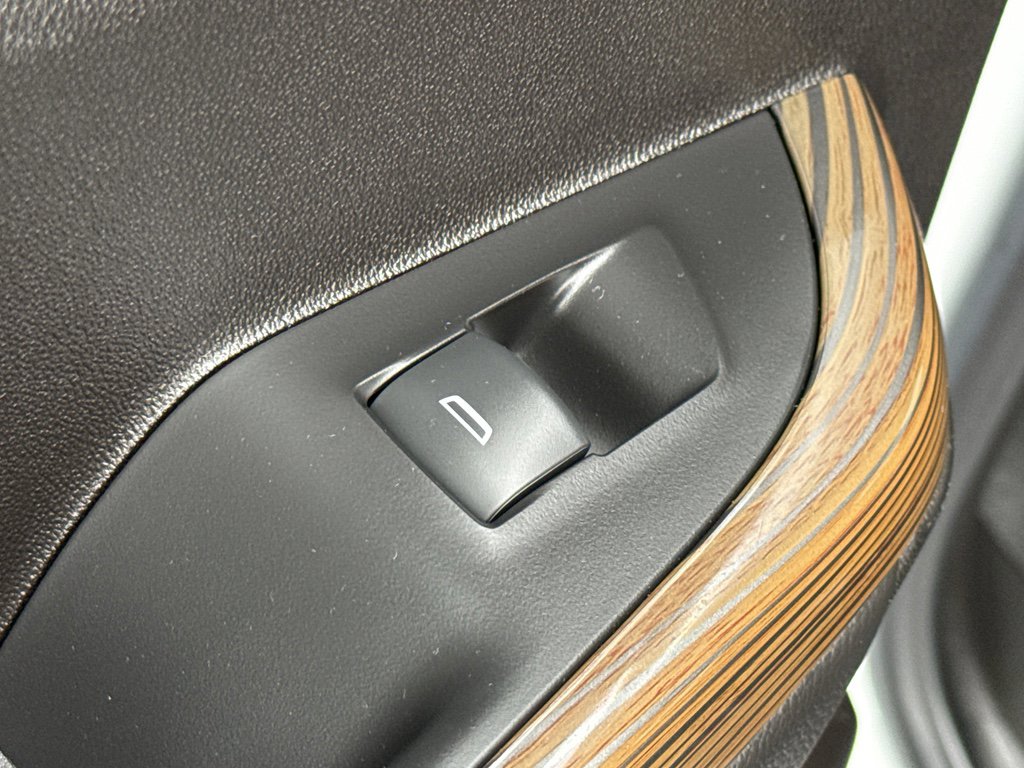 Used 2023 GMC Acadia SLE w/ Driver Convenience Package image 31