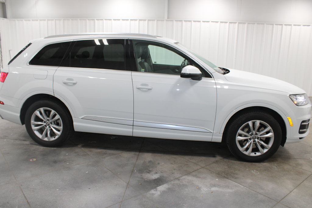 Used 2019 Audi Q7 3.0T Premium Plus w/ Premium Plus Package AWD/4WD image 11