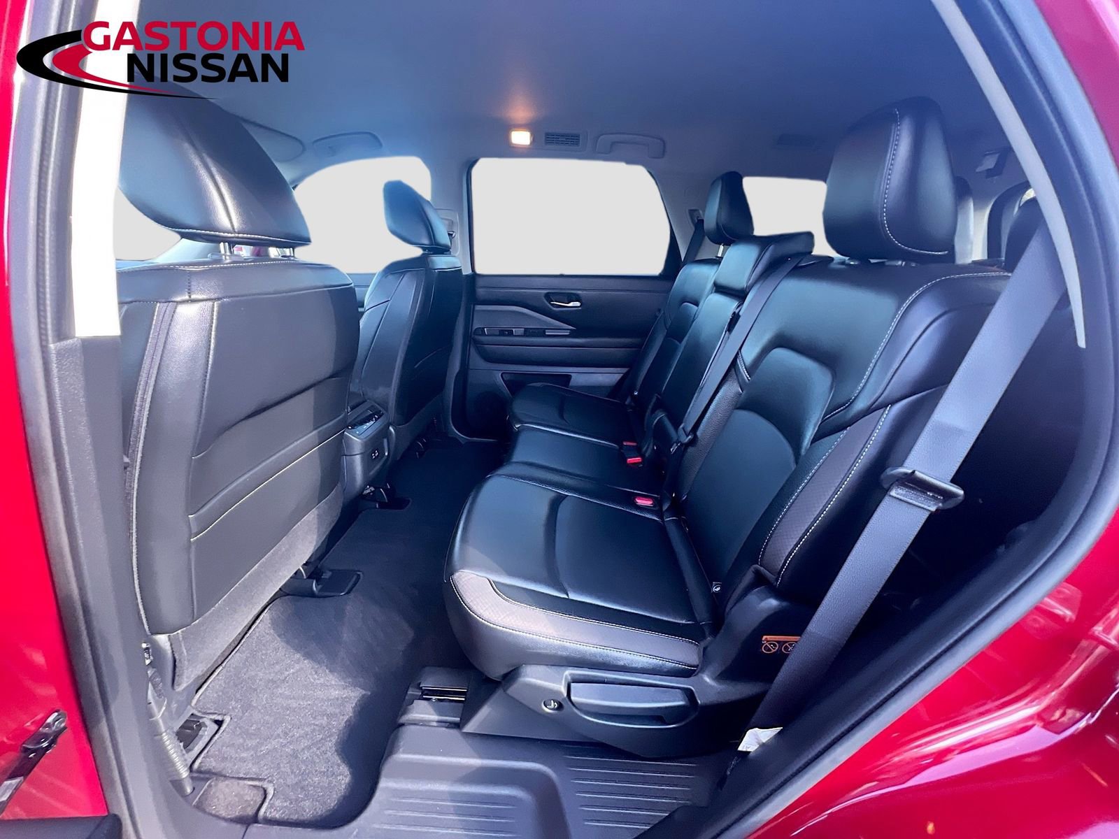 Used 2024 Nissan Pathfinder SL FWD image 33