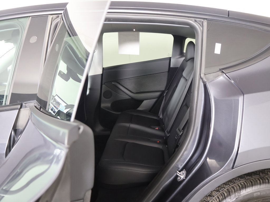 Used 2024 Tesla Model Y Long Range image 31