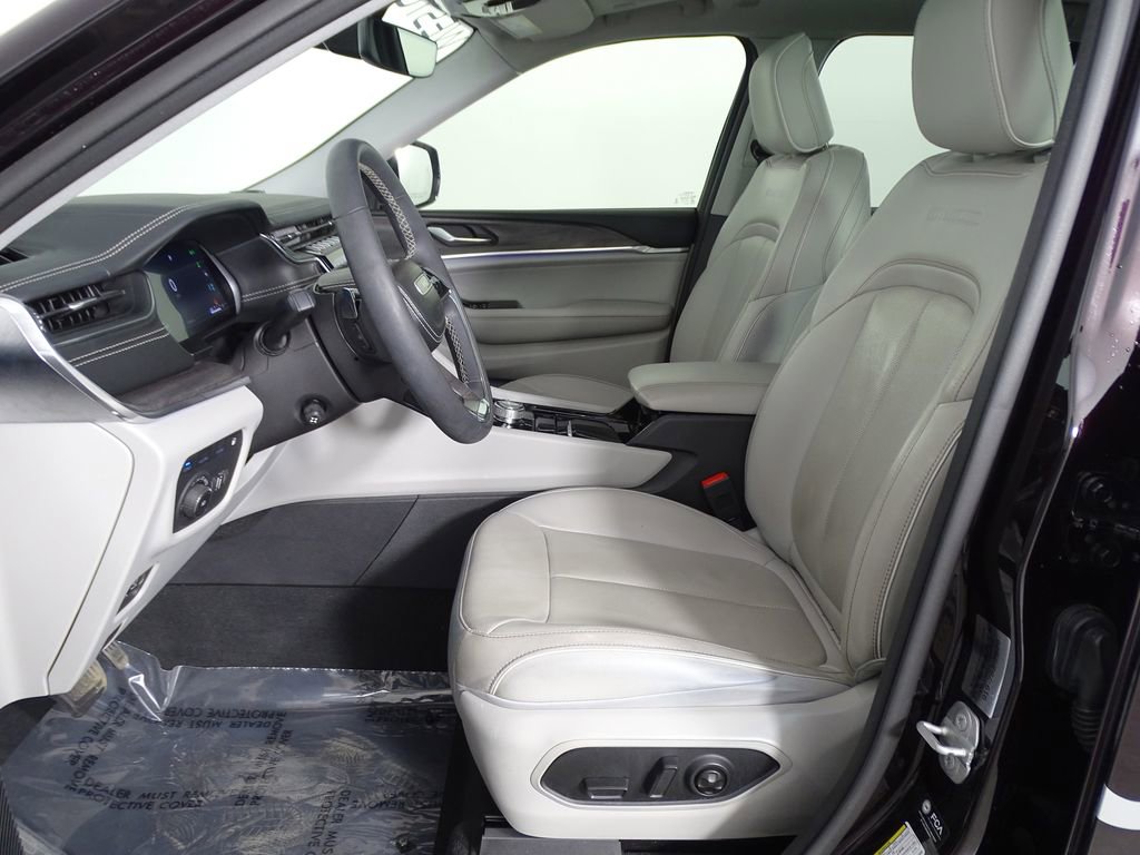 Used 2022 Jeep Grand Cherokee Overland image 13