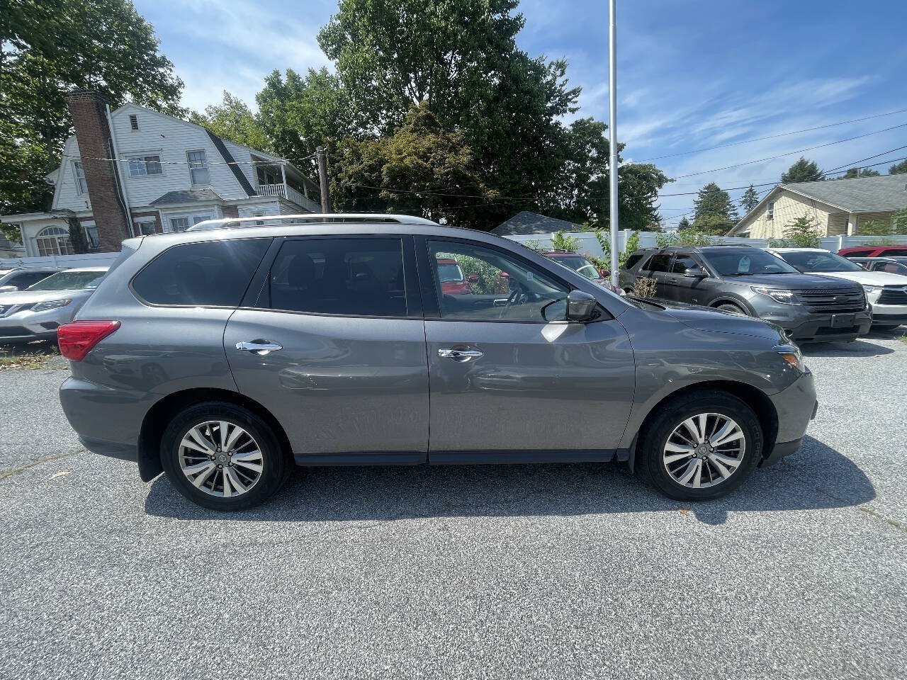 Used 2019 Nissan Pathfinder S AWD/4WD image 5
