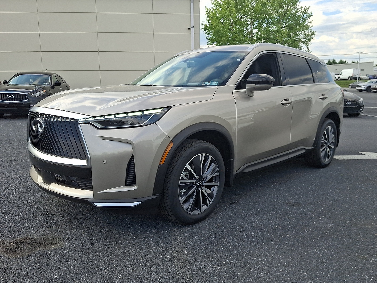 New 2027 INFINITI QX60 Luxe w/ Cargo Package AWD/4WD image 2