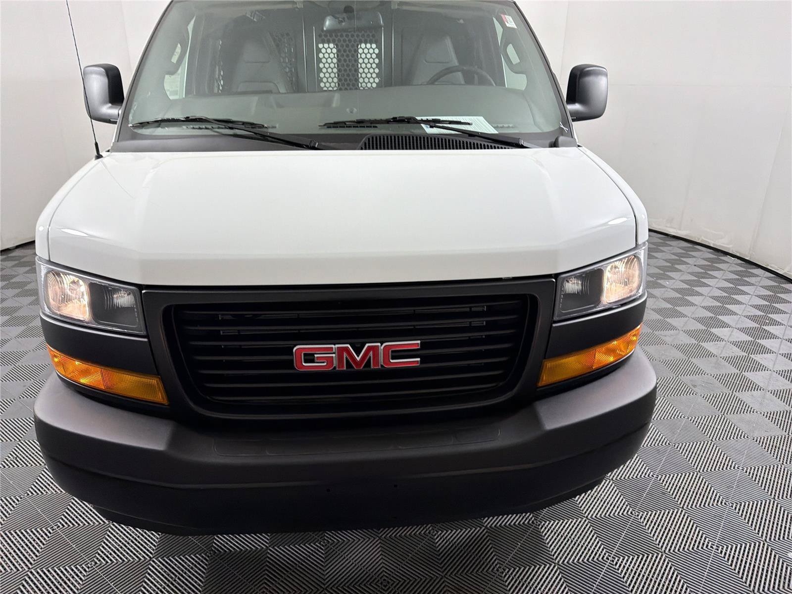 New 2025 GMC Savana 2500 w/ Driver Convenience Package RWD image 3