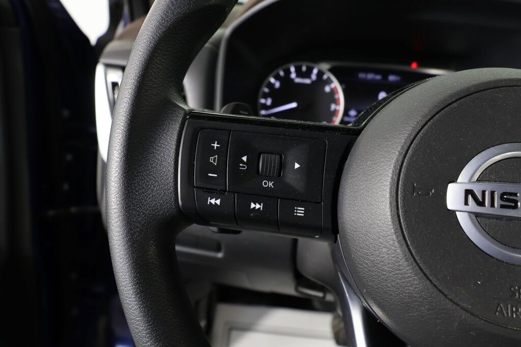 Used 2021 Nissan Rogue SV image 32