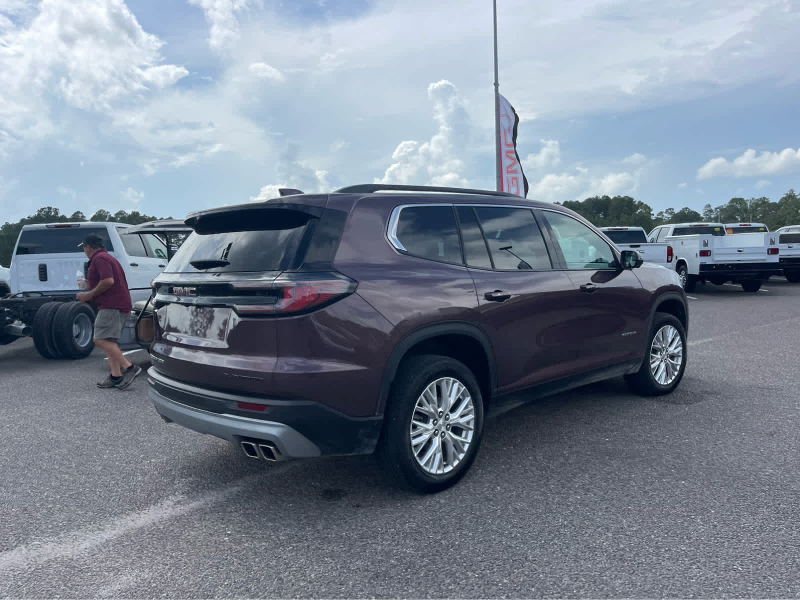 Used 2024 GMC Acadia Elevation w/ Luxury Package AWD/4WD image 5