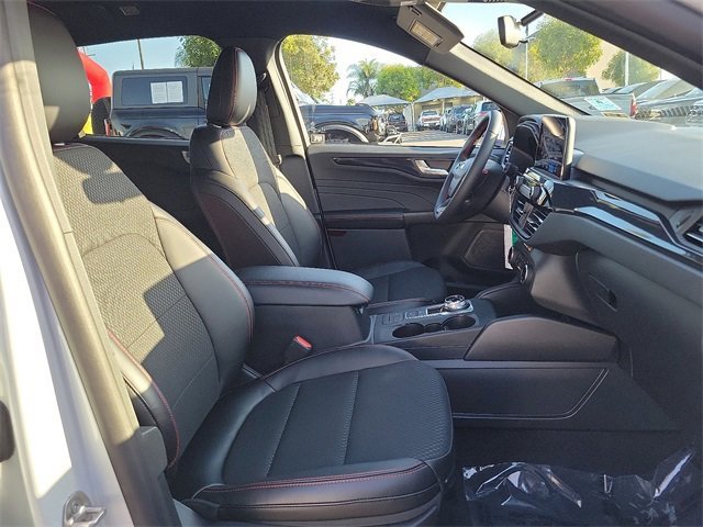 Used 2025 Ford Escape ST-Line w/ Equipment Group 301A image 15